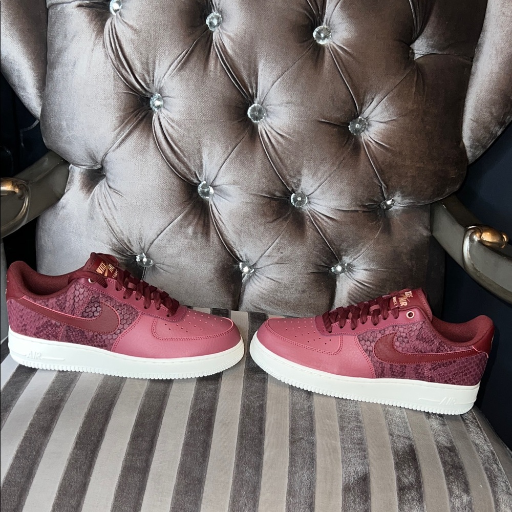 🐍 ELITE STYLE: Nike Air Force 1 Low Burgundy Snakeskin Exotic Luxe US 9 🤩✨👟 - Picture 3 of 5